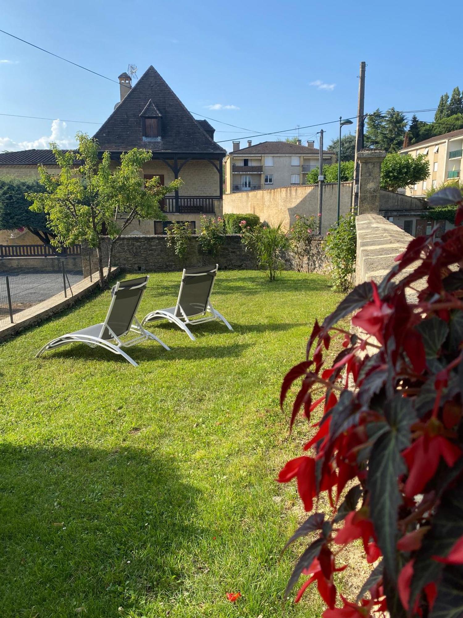 T2 Neuf, Parking & Garage Prive, Proche Centre * Sarlat-la-Canéda